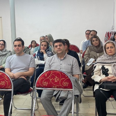 همراهی خانواده، آغاز مسیر دهمی‌ها